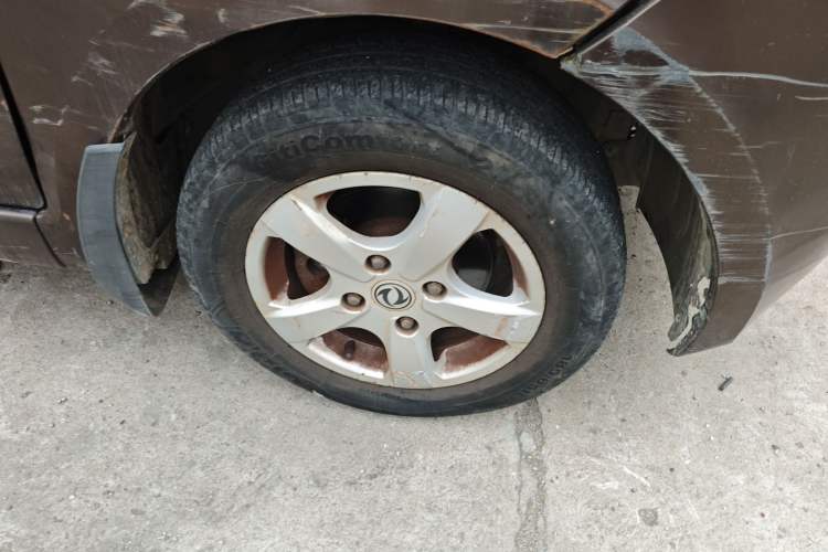 Used Dongfeng Fengon 2013 1.5L Manual Deluxe Model DK15 Right Front Wheel Hub