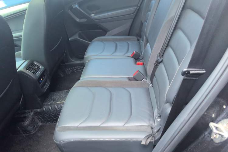 Used Volkswagen Tiguan L 2019 330TSI Automatic Two-Wheel Drive Panoramic Comfort Edition China VI Standard Left Rear Seat