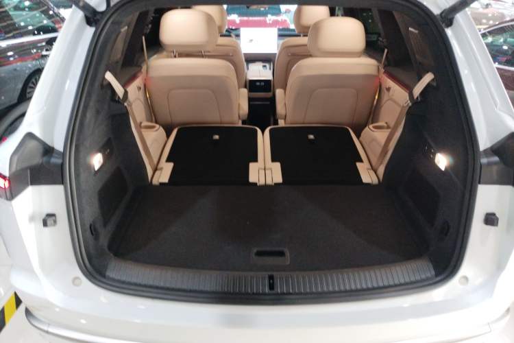 Used ONVO Luxeed L90 2025 Model—Ultra Six-Seater Version
