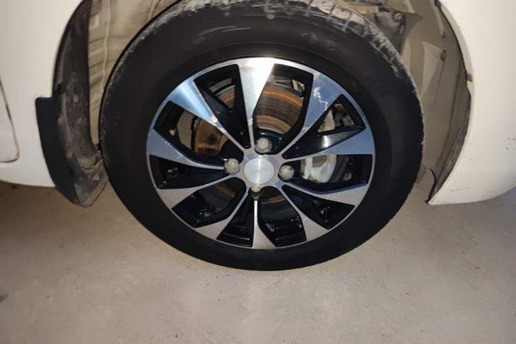 Used Honda Fit 2014 1.5L LX CVT Comfort Model Right Front Wheel Hub