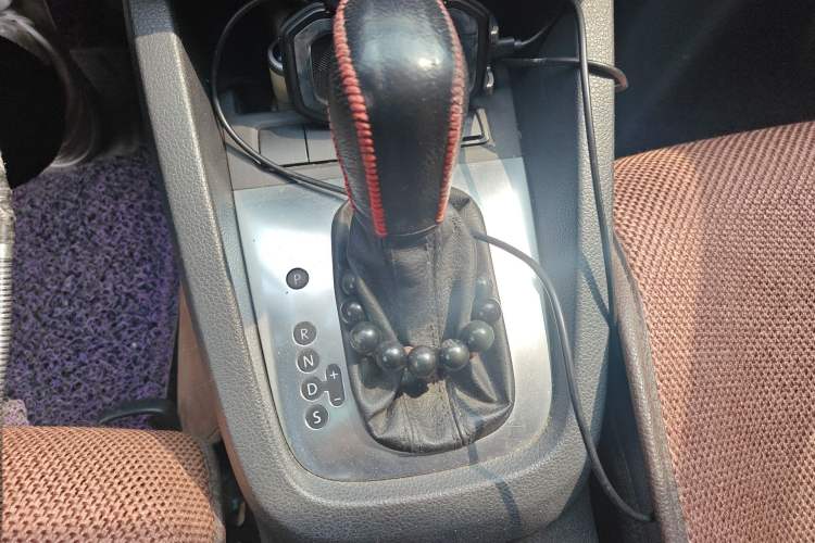 Used Volkswagen Sagitar 2012 1.4TSI Automatic Luxury Edition Gear Lever