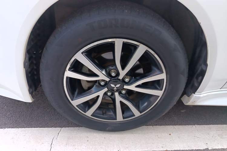 Used Mitsubishi Lancer EX 2015 1.8L Manual ZhiShang Edition China IV Left Front Wheel Hub