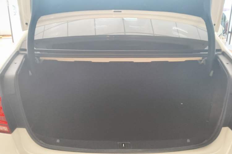 Used Mercedes-Benz E-Class 2015 Revised E 260 L Sporty and Stylish Edition Trunk