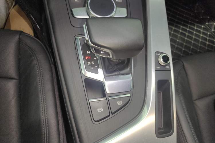 Used Audi A4L 2018 30th Anniversary Edition 40 TFSI Fashion Model