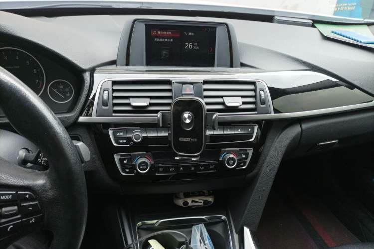Used BMW 3 Series GT 2018 320i Sport Edition Audio And AC Panel