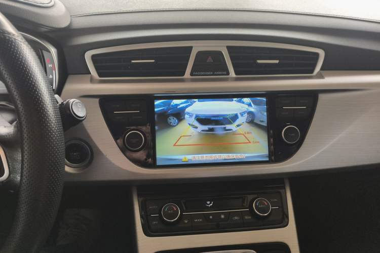 Used Geely Auto Emgrand X7 Sport 2016 1.8TD Automatic Smart Connectivity Version Audio And AC Panel