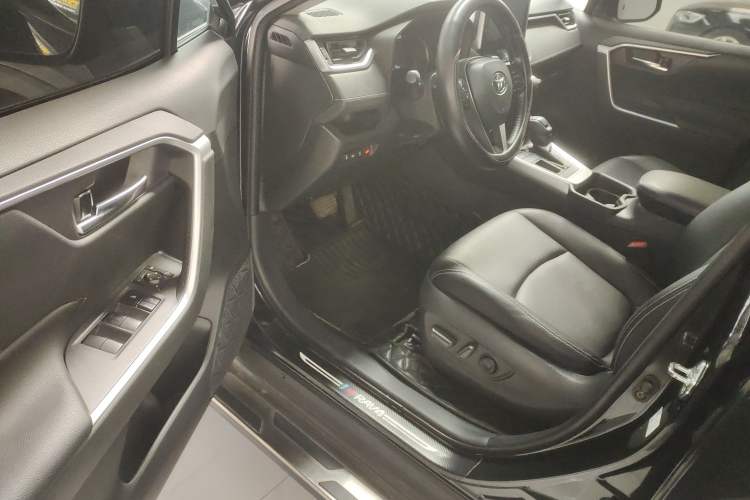 Used Toyota RAV4 2021 2.0L CVT Two-Wheel Drive Fashion Edition
