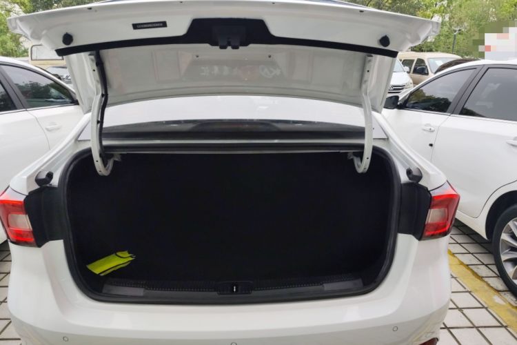 Used Roewe i5 2019 1.5L Automatic 4G Connected Langhao Edition Trunk