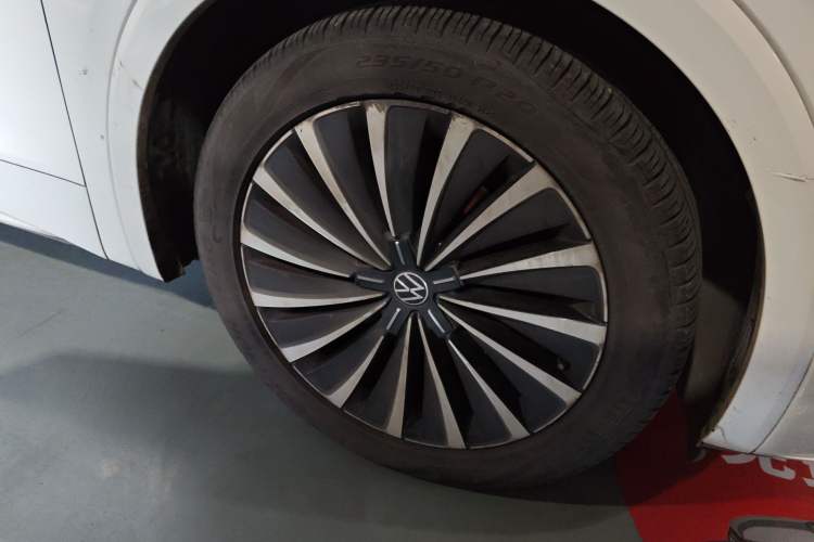 Used Volkswagen Viloran 2020 380TSI Flagship Edition Right Front Wheel Hub