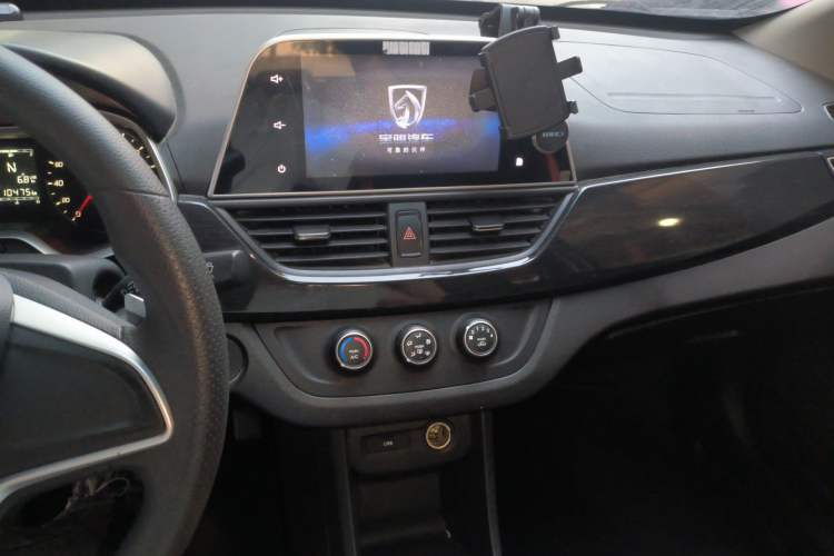 Used Baojun 310 2017 1.5L Automatic Fashion Model Audio And AC Panel