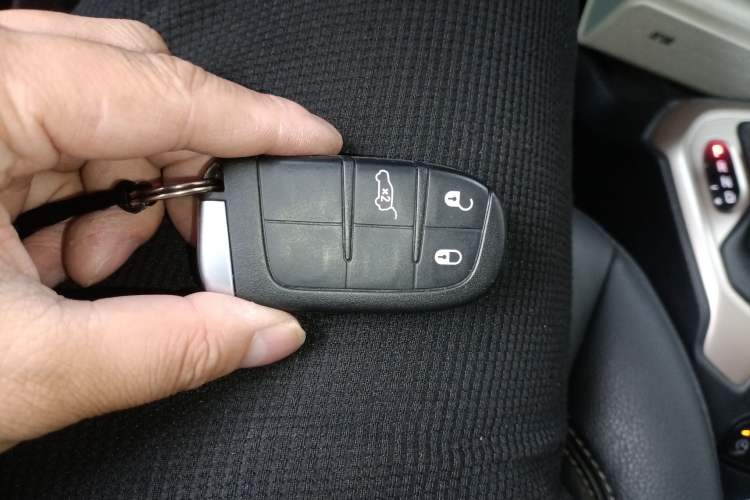 Used Jeep Renegade 2018 Connected Large Screen Version 180T Automatic Smart Version
