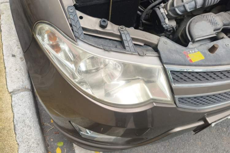 Used Wuling Hongguang 2014 1.5L S Standard Version Right Front Headlight