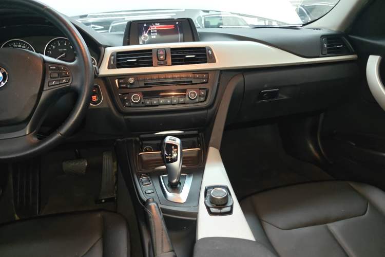 Used BMW 3 Series 2015 320i Luxury Line Stylish Edition
