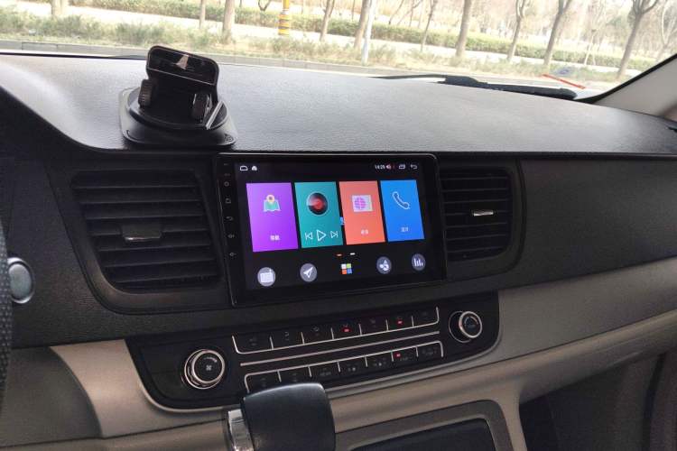 Used SAIC MAXUS G10 2015 2.0T Automatic Anniversary Edition