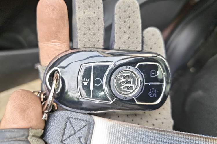 Used Buick LaCrosse 2018 28T Elite Edition Vehicle Key