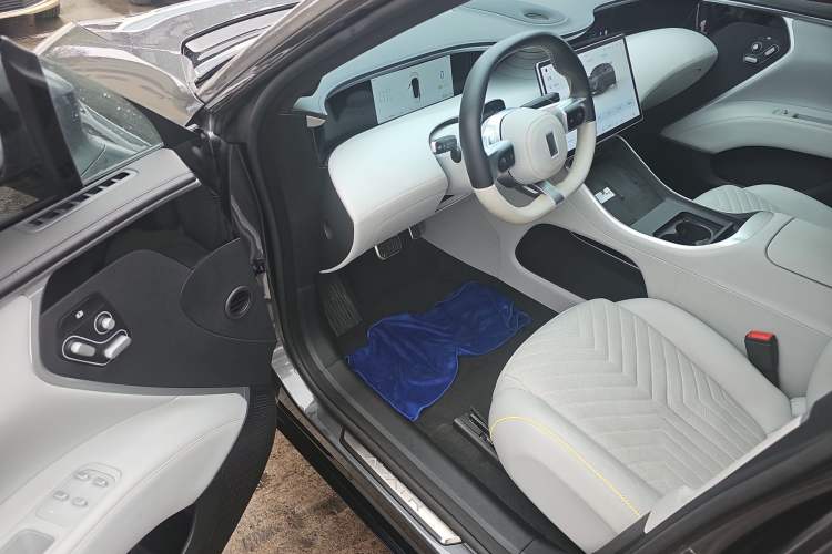 Used Avatr 11 2022 Ultra-Long Range Dual-Motor Luxury Edition 4 Seats Driver Seat