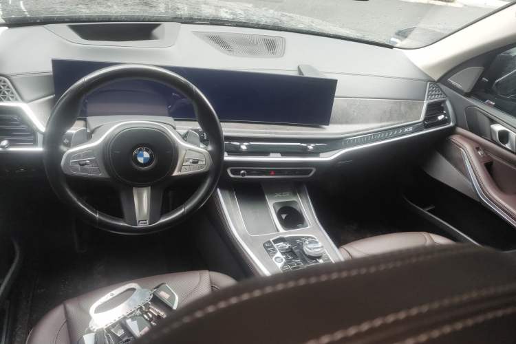 Used BMW X5 2023 xDrive 30Li Luxury M Sport Night Edition Package Center Console