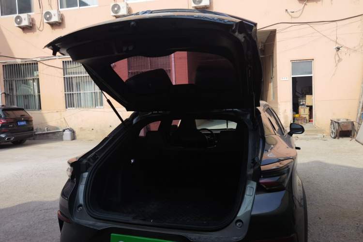 Used CHANGAN UNI-T 2020 1.5T Prestige Version Trunk