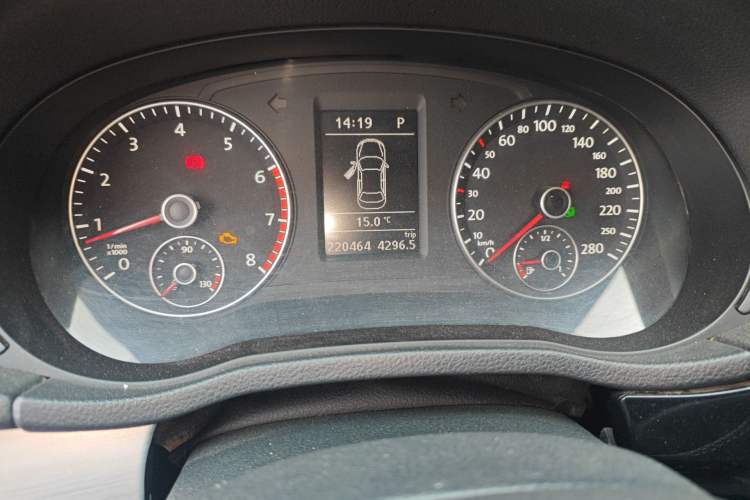 Used Volkswagen Passat 2015 1.8TSI DSG Prestige Edition Odometer Close Up