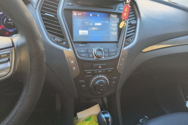 Used Hyundai Santa Fe 2013 2.4L Automatic 4x4 Smart Version Audio And AC Panel