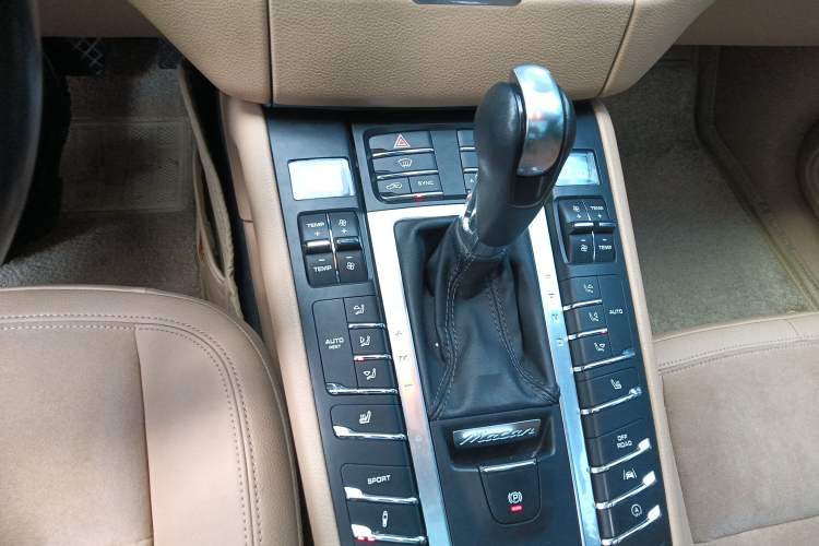 Used Porsche Macan 2017 Macan 2.0T Gear Lever