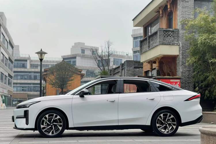 Used Geely Galaxy L6 2023 125km Starship