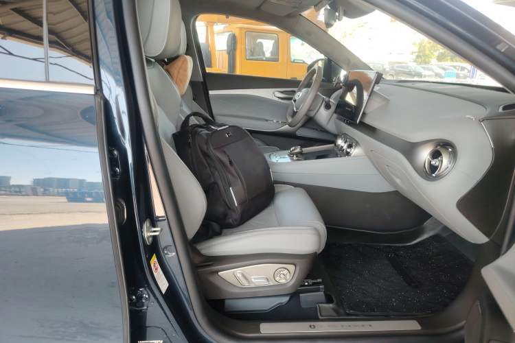 Used Denza N8 2023 Four-Wheel Drive Ultra-Hybrid Flagship Six-Seater Version