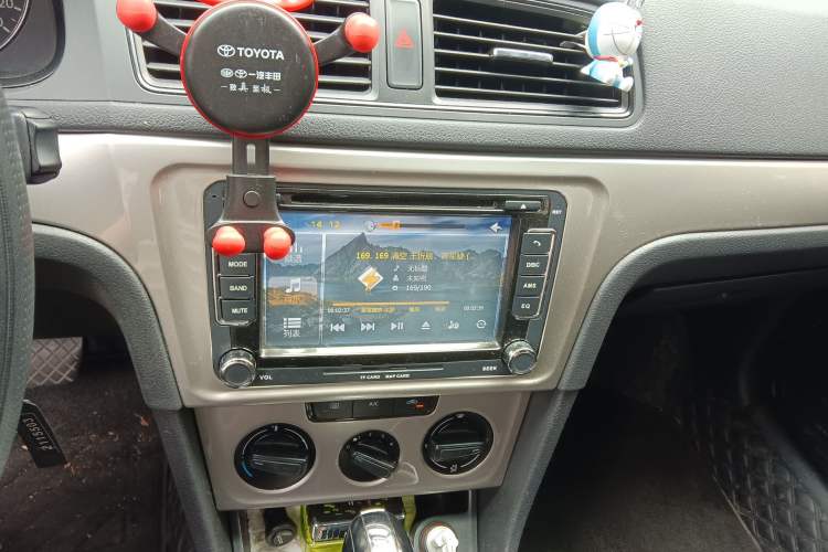 Used Volkswagen Gran Lavida 2013 1.6L Automatic Fashion Model Audio And AC Panel