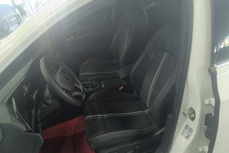 Used Volkswagen Golf 2023 Facelift 280TSI DSG R-Line Lite Left Front Seat