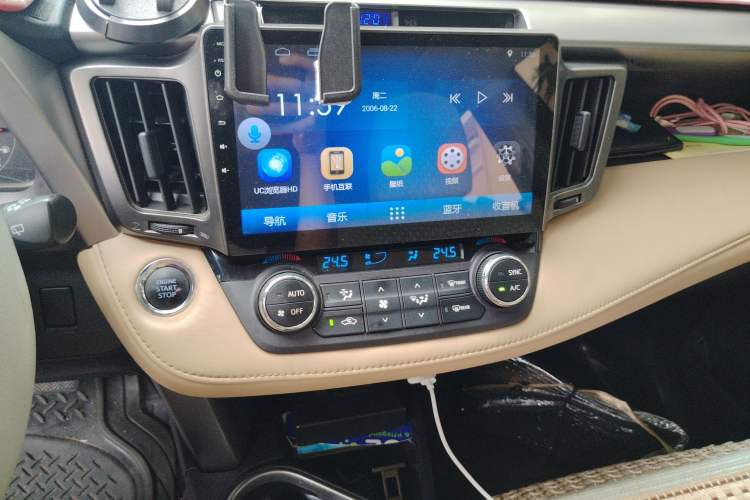 Used Toyota RAV4 2016 2.0L CVT Two-Wheel Drive Fashion Edition China V Standard Audio And AC Panel