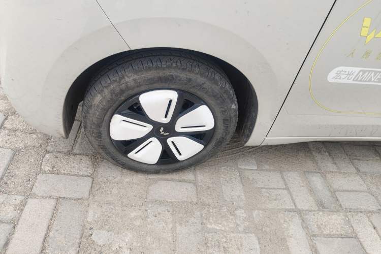 Used Wuling Hongguang MINIEV 2025 Four-Door Version Premium Edition Left Front Wheel Hub