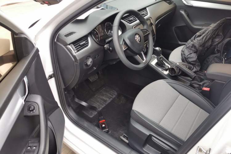 Used Skoda Octavia 2017 1.6L Automatic Chuanxing Edition
