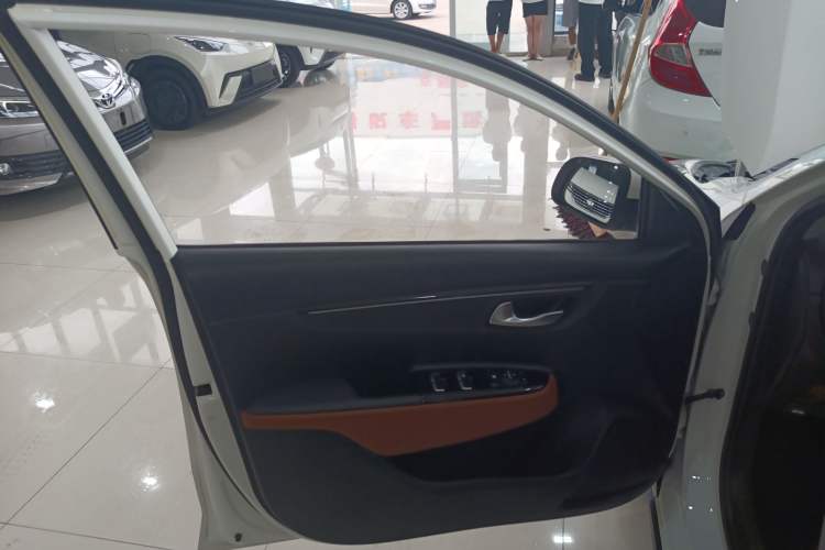 Used Kia KX Cross 2018 1.6L Automatic Dynamic Sunroof Version
