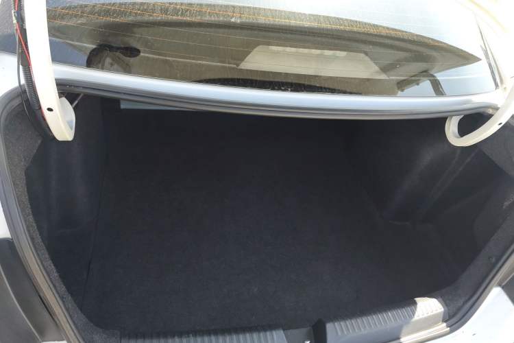 Used Skoda Rapid 2016 1.4L Manual Front-Wheel Drive Model Trunk