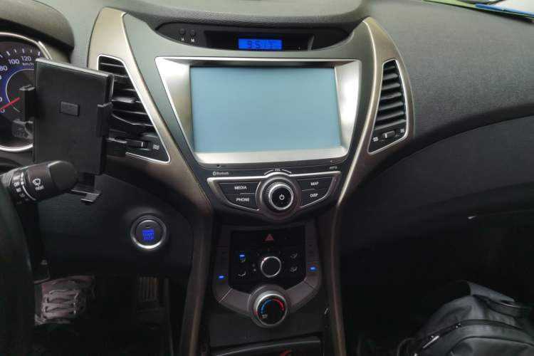 Used Hyundai Elantra (5th Generation / Langdong) 2015 1.6L Automatic Leading Model