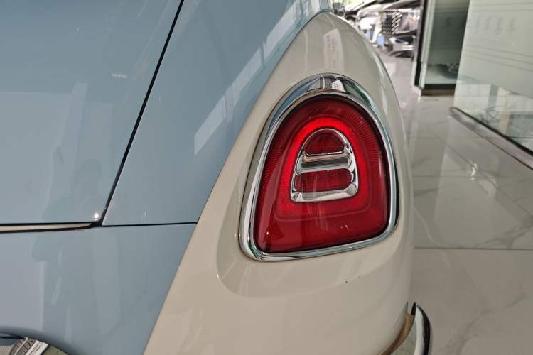 Used ORA Ballet Cat 2022 401 km Nutcracker Edition
