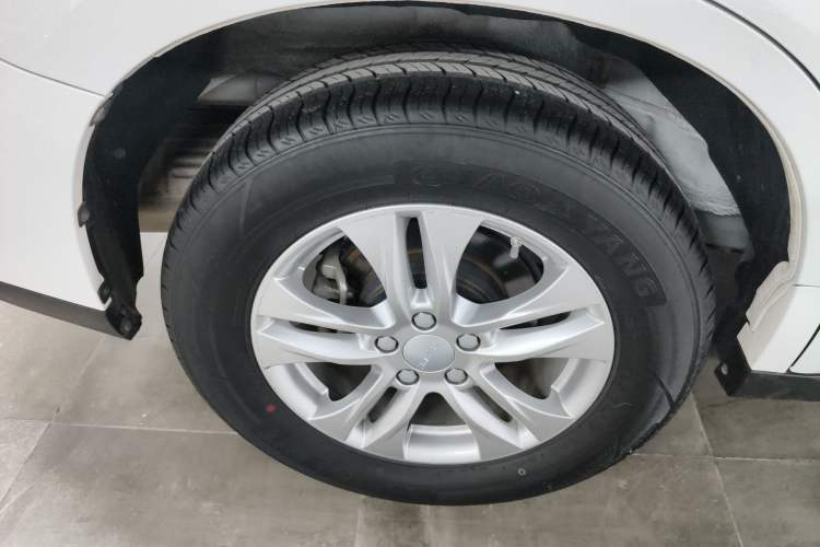Used Haval M6 2019 1.5T DCT Two-Wheel Drive Value Edition China VI Standard Right Rear Wheel Hub