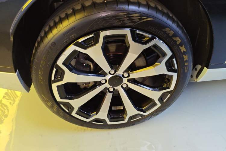 Used AION V 2024 Aion Tyrannosaurus 650 LiDAR Edition
