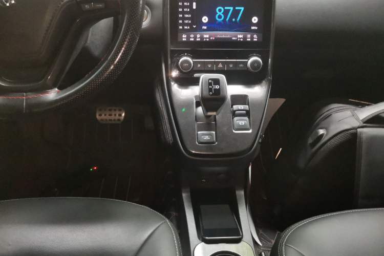 Used ORA iQ 2018 High-Range Version Smart Connectivity Model
