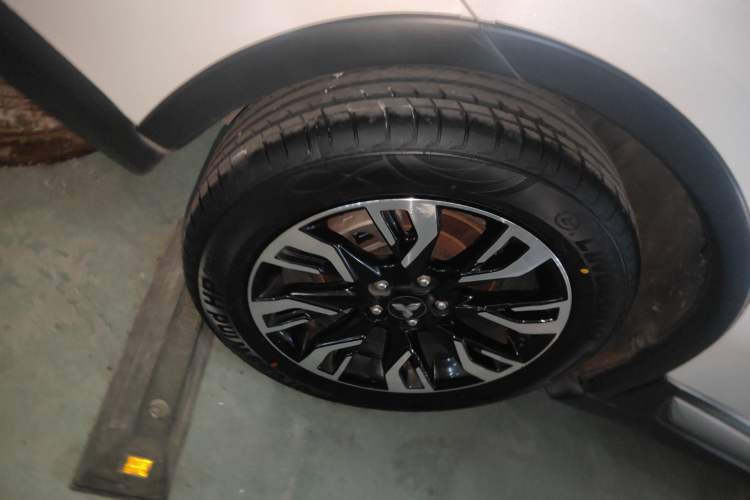 Used Mitsubishi Outlander 2019 2.0L Two-Wheel Drive Comfort Edition 5 Seats China VI Standard Right Rear Wheel Hub