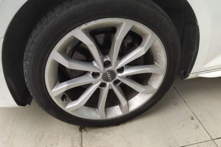 Used Audi A4L 2017 Plus 40 TFSI Ambition Model Left Front Wheel Hub