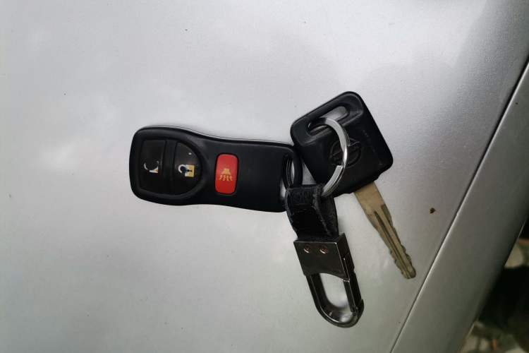 Used Nissan Livina 2010 Jingyue Edition 1.6L Manual All-Around Model Vehicle Key