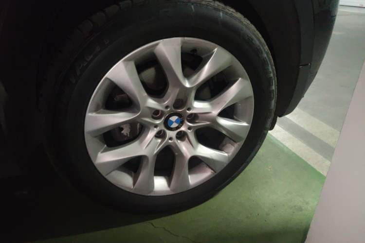 Used BMW X5 2013 xDrive35i U.S. specification Right Front Wheel Hub