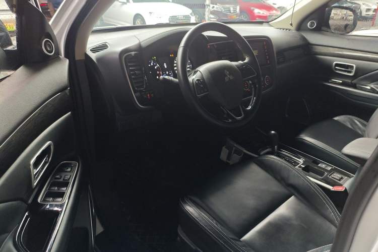 Used Mitsubishi Outlander 2020 2.0L Two-Wheel Drive Enjoyment Version 5 Seats
