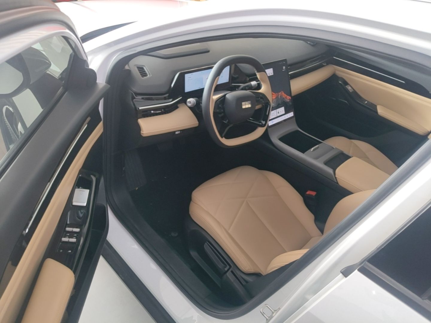 Geely Galaxy L6 2023 60km PLUS — снимка 18
