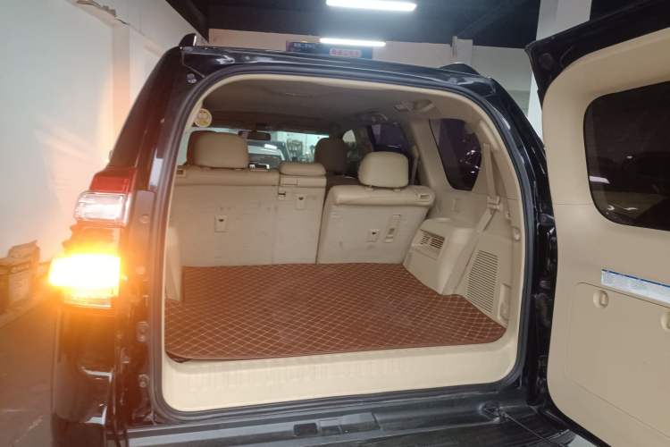 Used Toyota Prado 2015 4.0L Automatic U.S.-Spec Version
