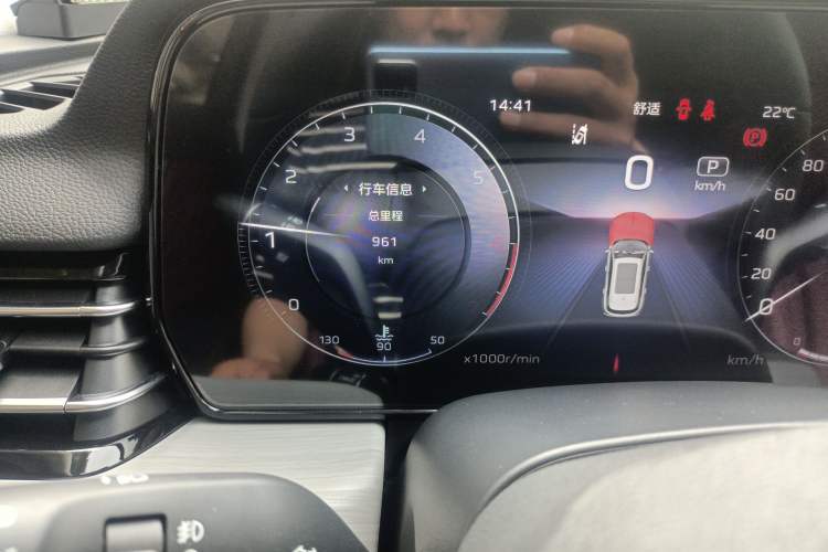 Used Hongqi HS5 2025 2.0T Two-Wheel Drive Flagship Pro Edition Odometer Close Up