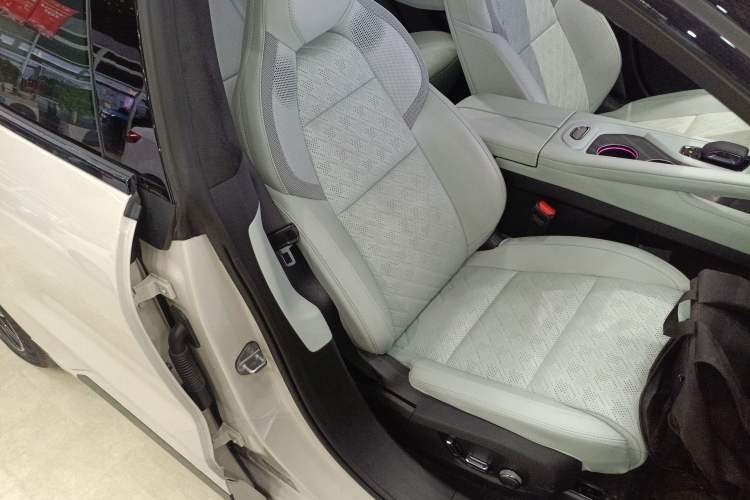 Used Zeekr 001 2025 ME Version 100 kWh All-Wheel Drive
