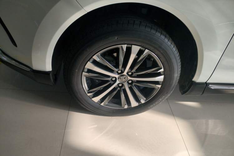 Used Toyota Venza 2023 2.0L CVT Two-Wheel Drive Luxury Edition