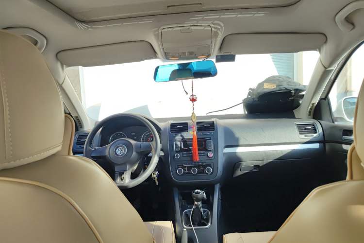 Used Volkswagen Sagitar 2011 1.6L Manual Comfort Version Headliner